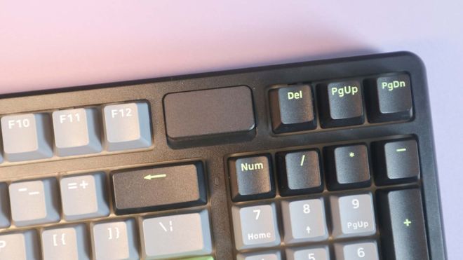 绿机械键盘测评：客制化与性价比的完美平衡澳门新葡京雷柏V700DIY-98黑灰(图2)