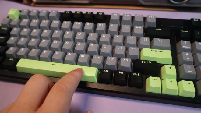 绿机械键盘测评：客制化与性价比的完美平衡澳门新葡京雷柏V700DIY-98黑灰(图10)